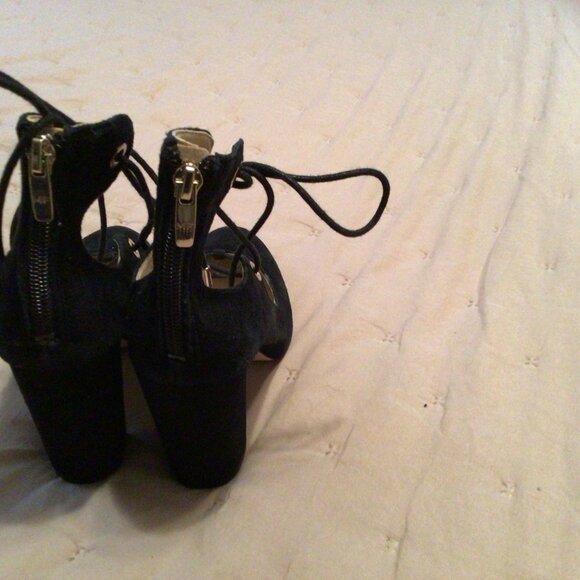 Marc Fisher Black Suede With Gold Zipper And Tassel Size 6 - Picture 2 of 3
